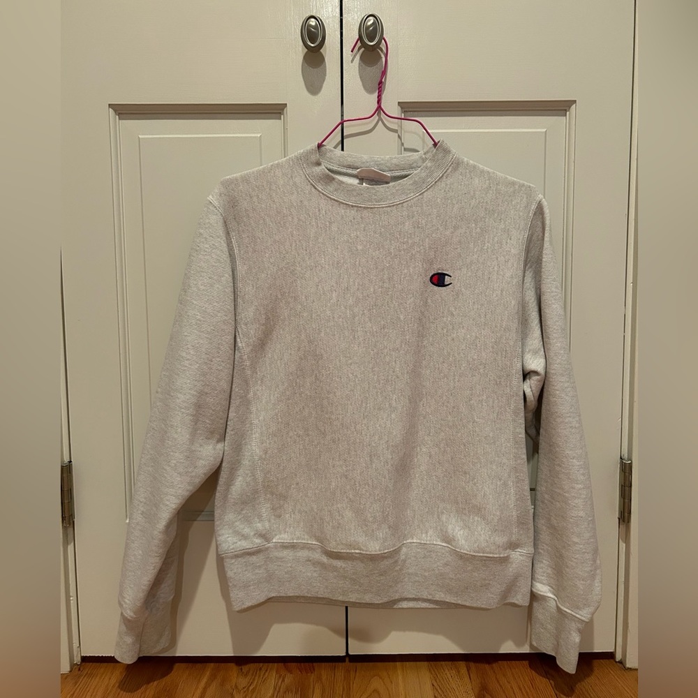 Light grey Champion crewneck, size S